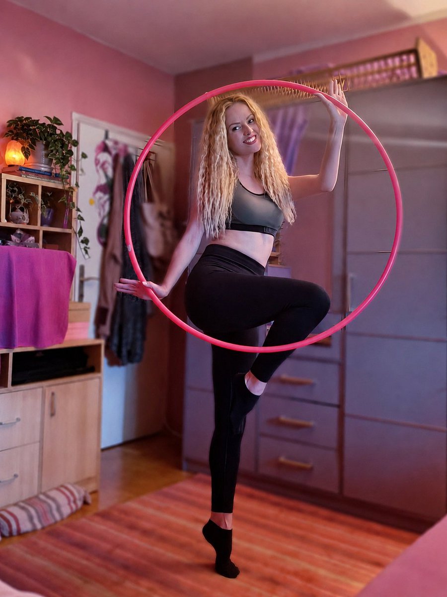NellyMonk1's tweet photo. Slowly finding my spark again 💚✨
Through movement, music, healing, and becoming softer with myself instead of more serious. Just returning to what feels like me again 🥹💫☁️
#hulahoop #healingenergy #creative #findingmyself #goodvibes https://t.co/ux8AEmXYQL