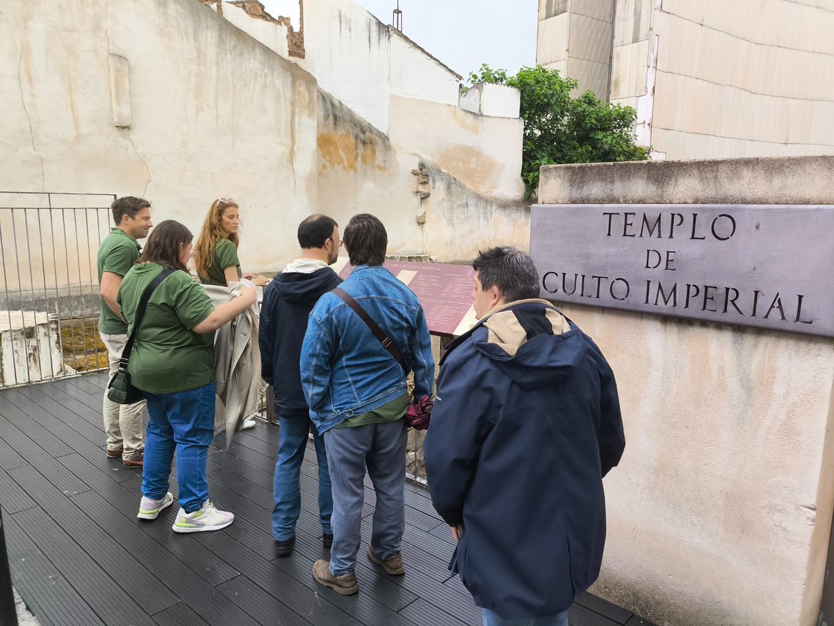 FUNDHEX's tweet photo. 🏛️ A través del “Programa de Inclusión del Consorcio”, se impulsa la formación de personas con discapacidad intelectual en labores vinculadas a la conservación, protección y difusión del patrimonio arqueológico, reforzando así el valor social de estos espacios.
#Accesibilidad https://t.co/uHILlYiz4X