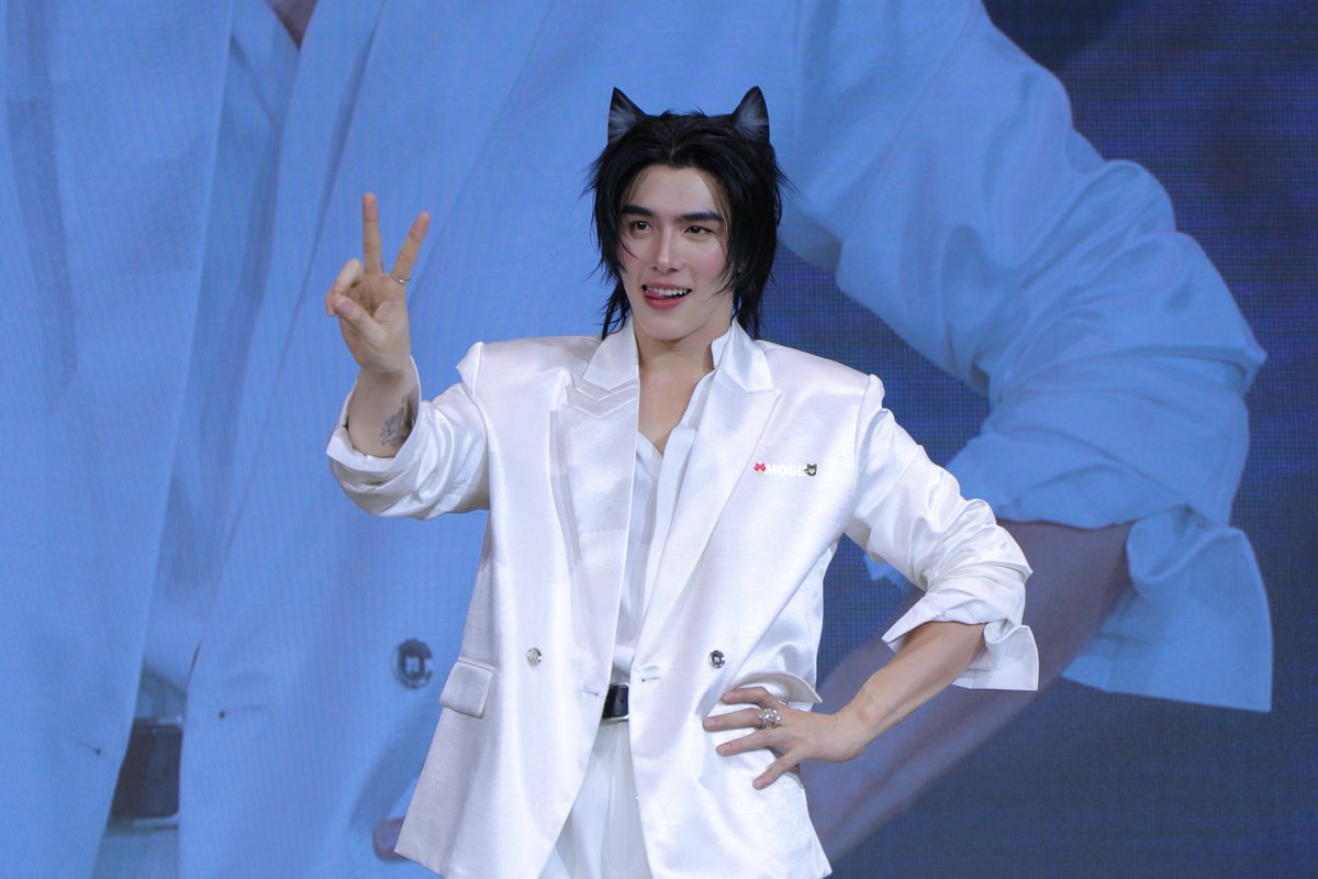 MOGUloveCAT's tweet photo. Hope your sincerity lights your way ahead.

BOOM FANSIGNIN TIANJIN CHINA
#BOOMFansigninTianjin

@bxxm_rvw 
#BXXMRVW #RVW https://t.co/9qO3sI0Obi