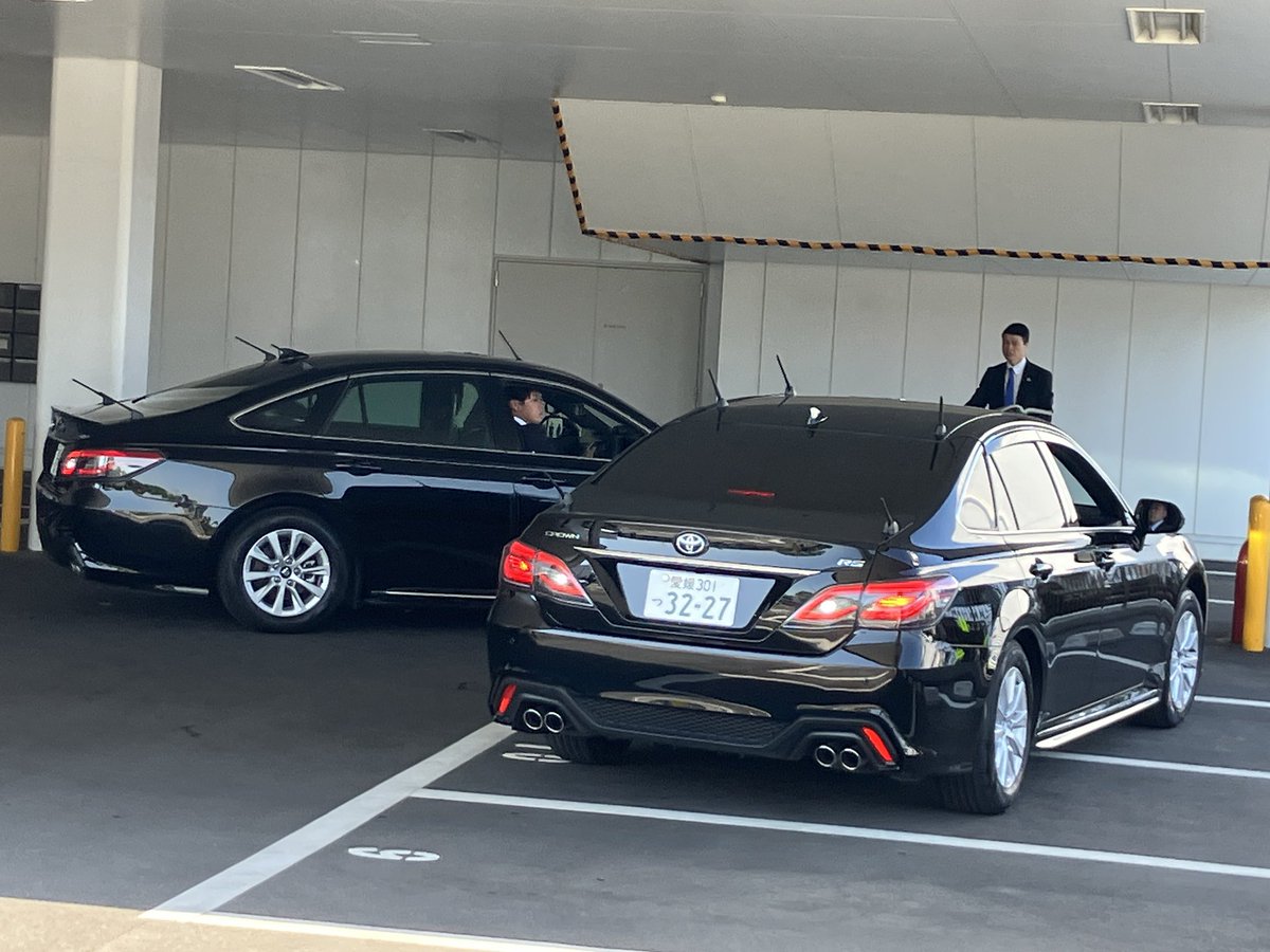 hiroshima_202's tweet photo. 松山に陛下を見に行かずに警察車両だけを見た私笑
個人的には警護と皇宮が見れて良かった^ ^ https://t.co/ZDosAhMgRr