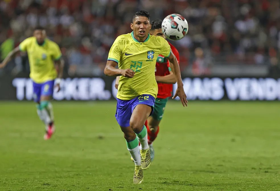AlexOLacerda's tweet photo. nem dormi direito. ansioso demais pra convocação da seleção. já é COPA DO MUNDO. o homi vai? https://t.co/V8sOE31bn3