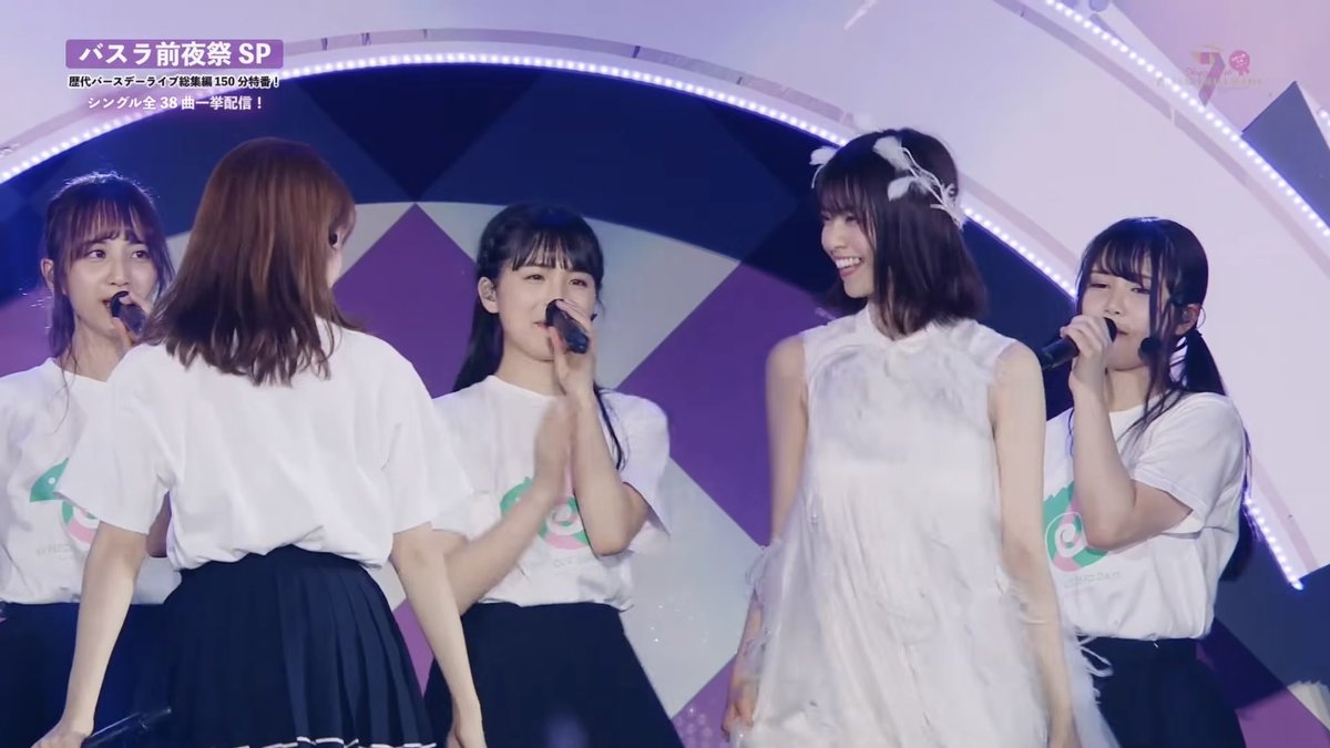 西野七瀬 バスラT ヨリ 2枚 乃木坂46、サプライズ発表 西野七瀬も登場「7th YEAR BIRTHDAY LIVE アイドル