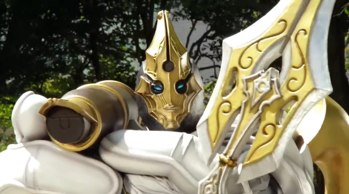 lllo_web's tweet photo. どうも、仮面ライダーブレイドです https://t.co/9vuVbeDWqs