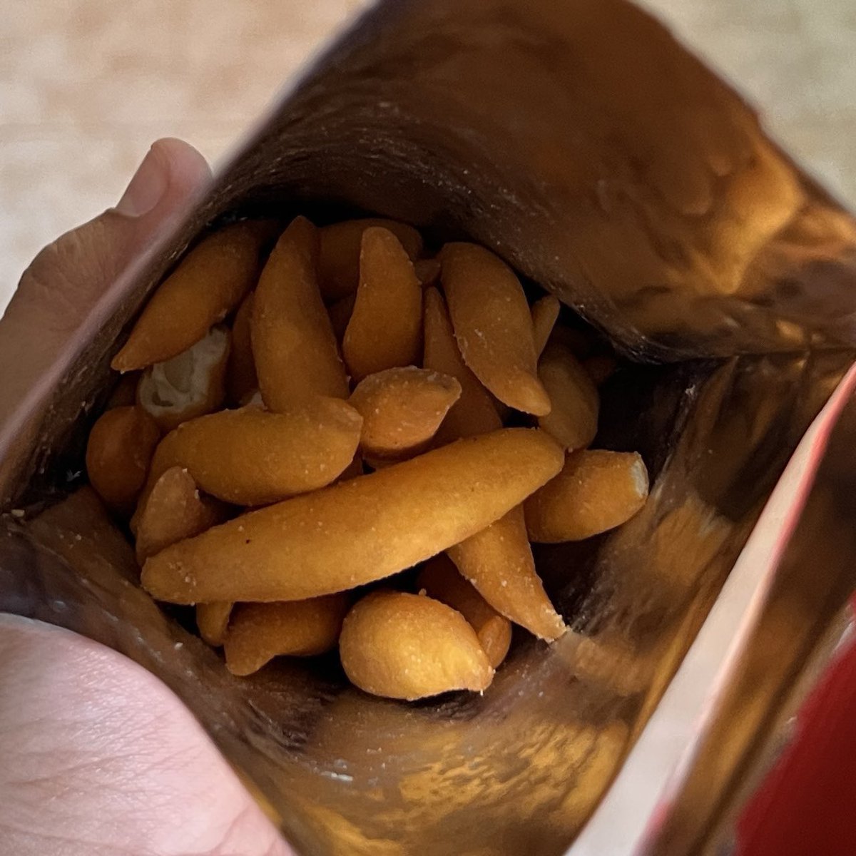 hlogwarts's tweet photo. bener-bener gabisa stop tiap ngemil 2 snacks ini… NAGIH BANGET😩👍🏻 https://t.co/mL70Xu3Kxa