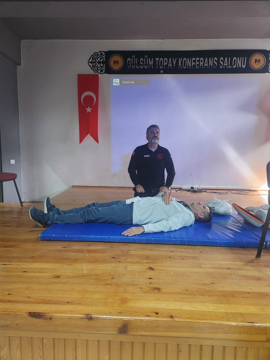 IsgbMem15's tweet photo. 📍Bucak

Müdürlüğümüz İşyeri Sağlık ve Güvenlik Birimi İlkyardım Eğitim Merkezimizce; 

🩺”Çocuklarımız İlkyardımla Daha Güvende” projesi kapsamında güncelleme eğitimlerimiz devam etmektedir.

#çocuklarımızilkyardımlagüvende 
#doğruilkyardımhayatkurtarır https://t.co/8SCGYR2Ydb