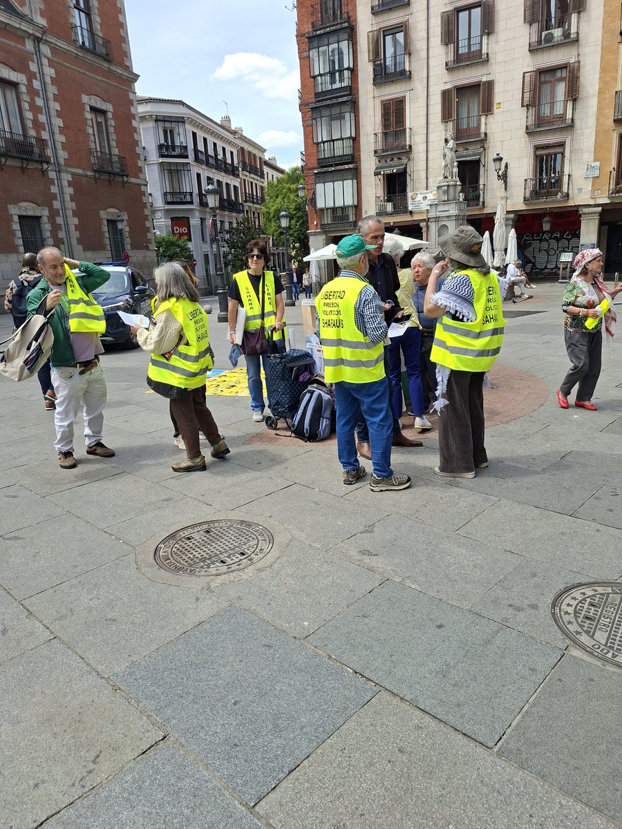 contramutis's tweet photo. sanchezcastejon  respalda a Lamine Yamal y al pueblo palestino y rechaza la violación de los #DDHH,  lo que hace #Marruecos en el #SáharaOccidental ocupado y no condena #España. Ante @MAECgob por los #DDHH y la libertad de los presos políticos saharauis en cárceles marroquís https://t.co/kHtKjFL9AX