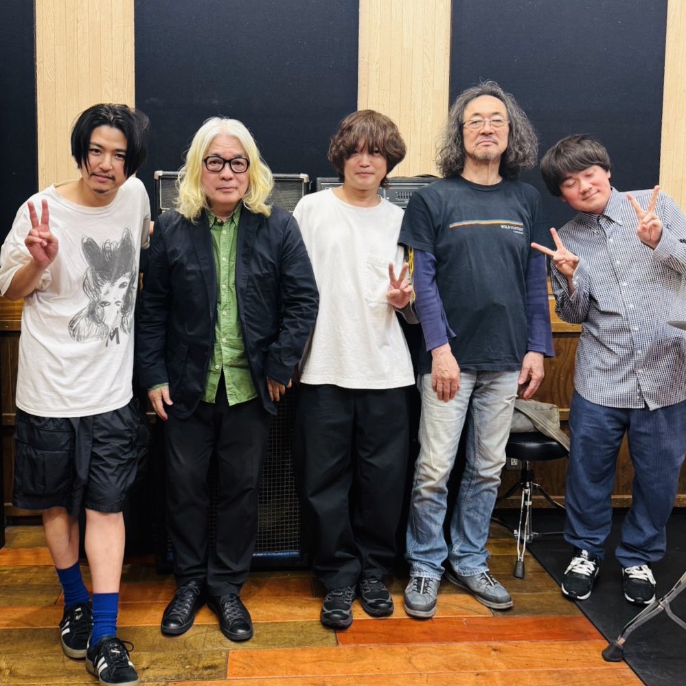 カーネーション CARNATION tweet media