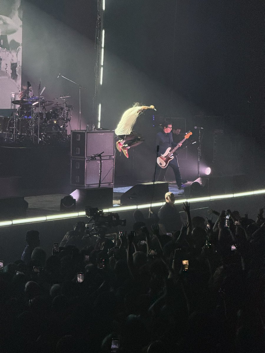 ifuad's tweet photo. The Chino Moreno #deftones https://t.co/Gr1pdy9WyK
