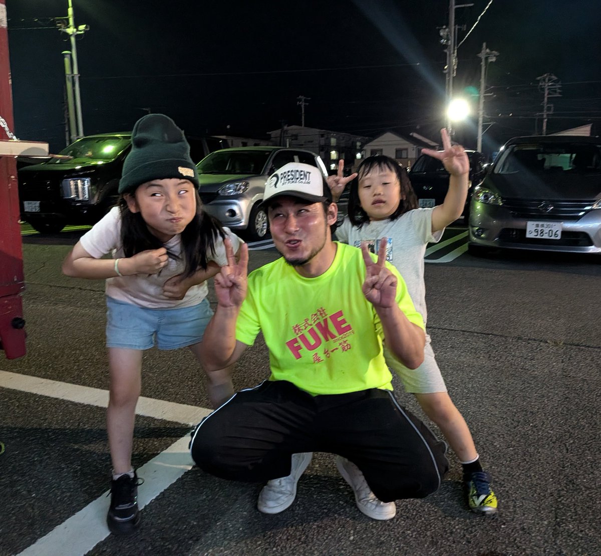 miechi94's tweet photo. 昨日は用事を済ませてから行ったので遅くなったけど、着いたらすぐ孫さんに会えました✨️泣かなくなった息子！よかった🎶お初のレイコムさん☺めっちゃ子たちと遊んでくれた！たこ焼きも焼きそばも最高に美味しかった!!!孫さんのおかげで我が家の家計は救われました✨️🤣ありがとうございます♥️笑 https://t.co/2B8D4XDjY1