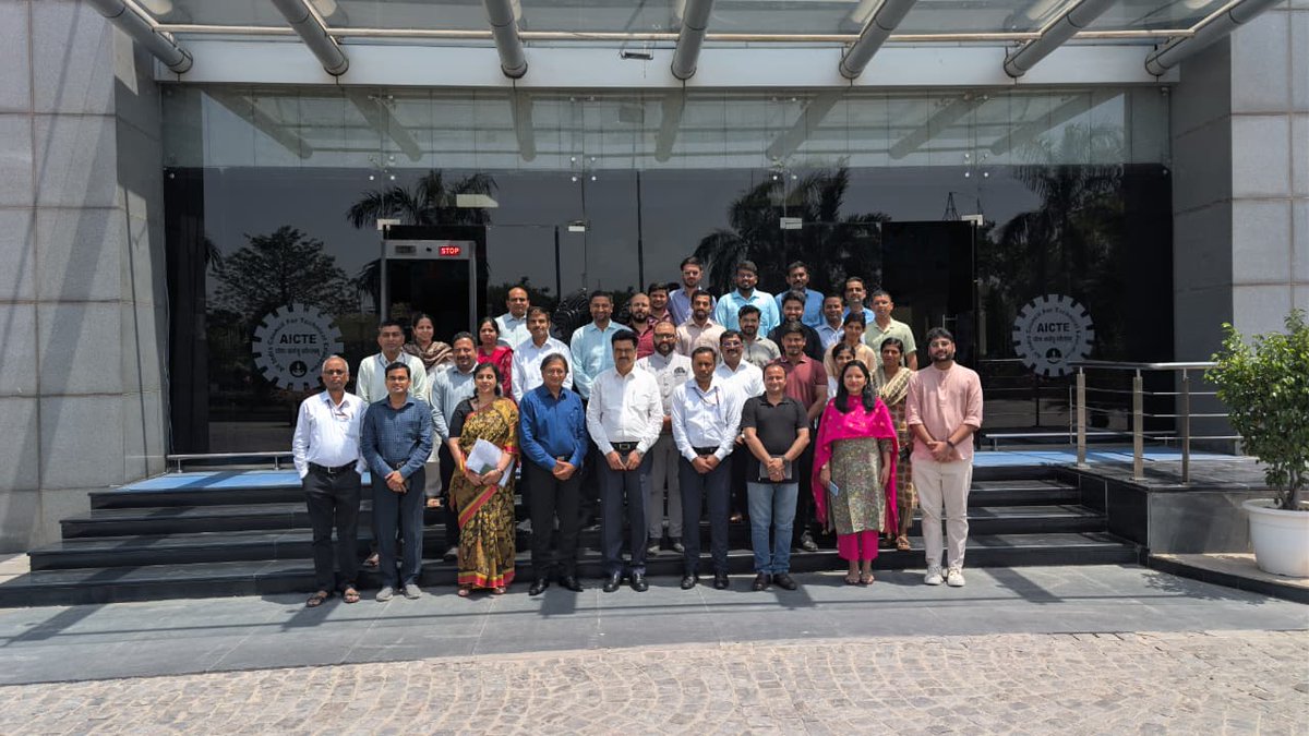 AICTE_INDIA's tweet photo. AICTE Chairman Prof. Yogesh Singh chaired brainstorming session on Innovation Initiatives of AICTE.  Indovation Managers came together to strategize, strengthen, and accelerate innovation-driven activities aimed at empowering the future of education and entrepreneurship in India. https://t.co/28kN7sXCLC