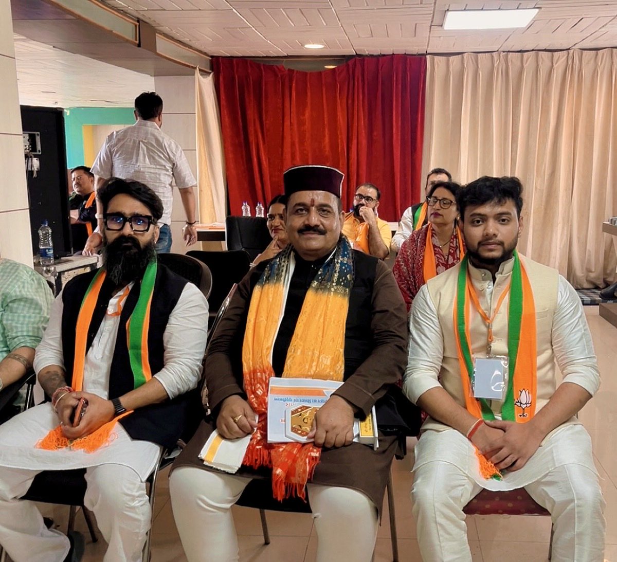 Ansh_61's tweet photo. "पटनीटॉप में भाजपा जिला जम्मू साउथ द्वारा आयोजित 'पंडित दीनदयाल उपाध्याय प्रशिक्षण महाअभियान-2026' के जिला स्तरीय प्रशिक्षण वर्ग में सहभागिता की।" 🙏🙌 
#jaihind 
#bjp 
#panditdeendayalupadhaya
#narendramodi https://t.co/TI2Xpx6acC