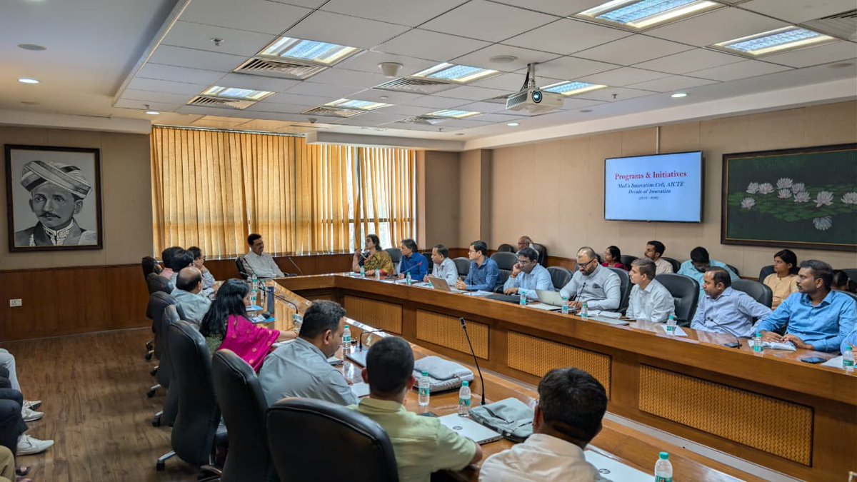 AICTE_INDIA's tweet photo. AICTE Chairman Prof. Yogesh Singh chaired brainstorming session on Innovation Initiatives of AICTE.  Indovation Managers came together to strategize, strengthen, and accelerate innovation-driven activities aimed at empowering the future of education and entrepreneurship in India. https://t.co/28kN7sXCLC