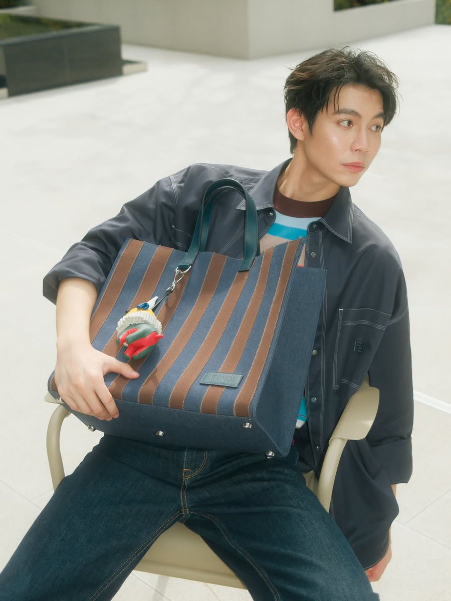 First_Memorie's tweet photo. A summer mood inspired by the Venetian coast.

➖ig : https://t.co/oGvBxhbaxK  (Update)
🖇️ https://t.co/4xC0ocbHCt

#FENDI 
#Firstkanaphan #กองทัพของเฟิร์ส https://t.co/pKgmBqlOcM