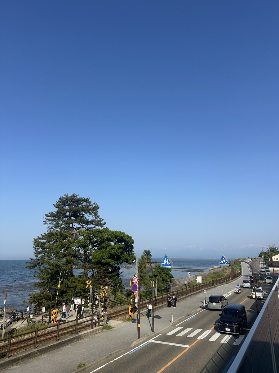 mayuemay's tweet photo. 🍦
今日はこの景色見ながらソフトクリーム食べて、今年の夏はたくさんソフトクリーム食べるぞ！って誓った https://t.co/5lU3x0fVT2