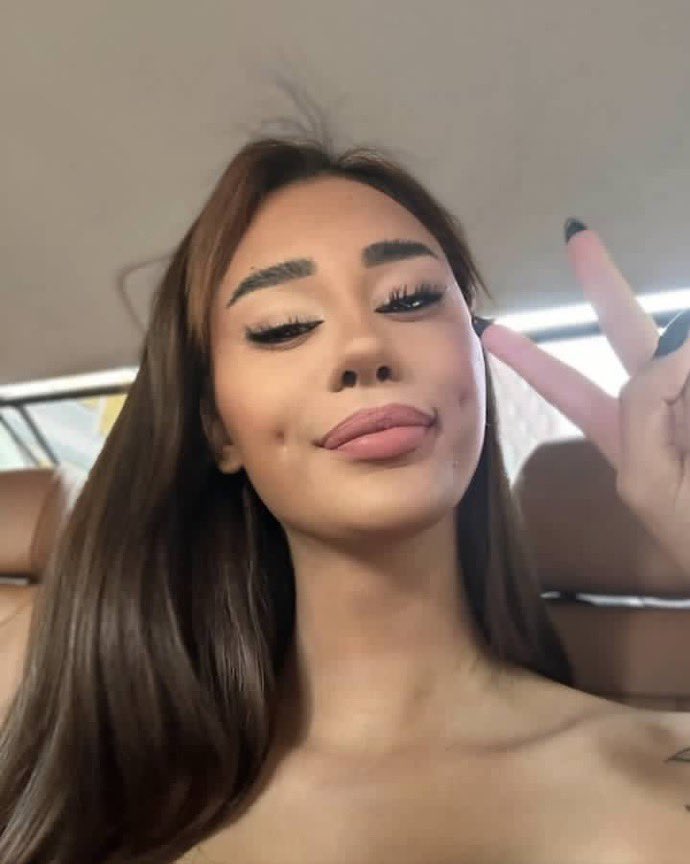 Gabbi5fyo's tweet photo. say hi if ur as...uhhh... inbox is open to trans girls 😅 https://t.co/3xNWECi2aw