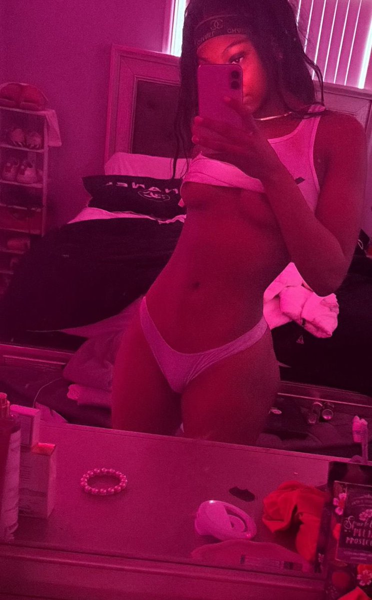 💋 tweet media