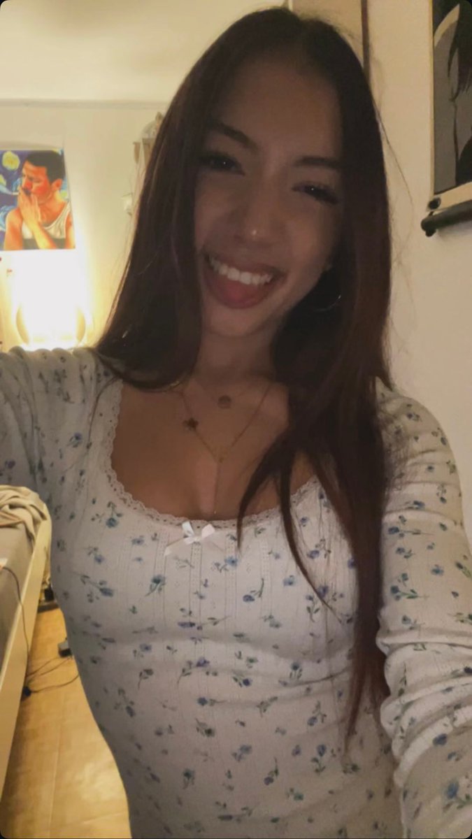 thatsuggestion2's tweet photo. Selenia cuck irl https://t.co/gTKubwKQWo