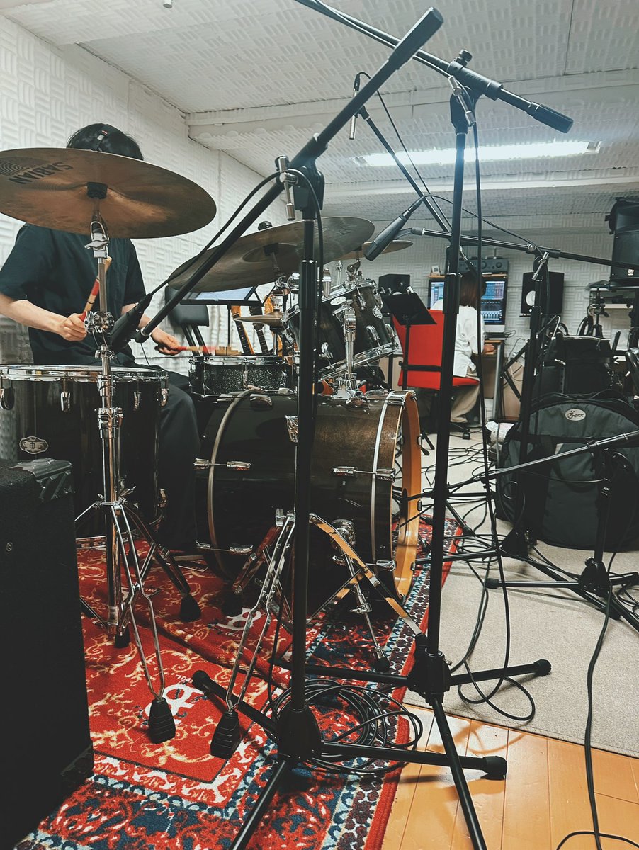karukicks's tweet photo. 𝗿𝗲𝗰𝗼𝗿𝗱𝗶𝗻𝗴︎ ✦︎

いよいよはじまりました🪐
ほんとうにたくさんの音を鳴らしてくれています！最高すぎた、、、

らっきょはん @rakkyo_perc https://t.co/OCW8iEZ1Rq