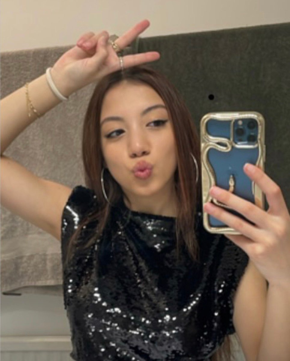 thatsuggestion2's tweet photo. Selenia exposed https://t.co/w81bLkEX1o