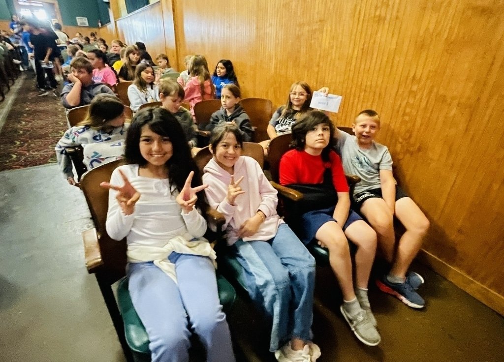 RISgreatness's tweet photo. A few more pictures from the 4th grade field trip to Cliftex Movie Theater. https://t.co/PYzmqKebVv