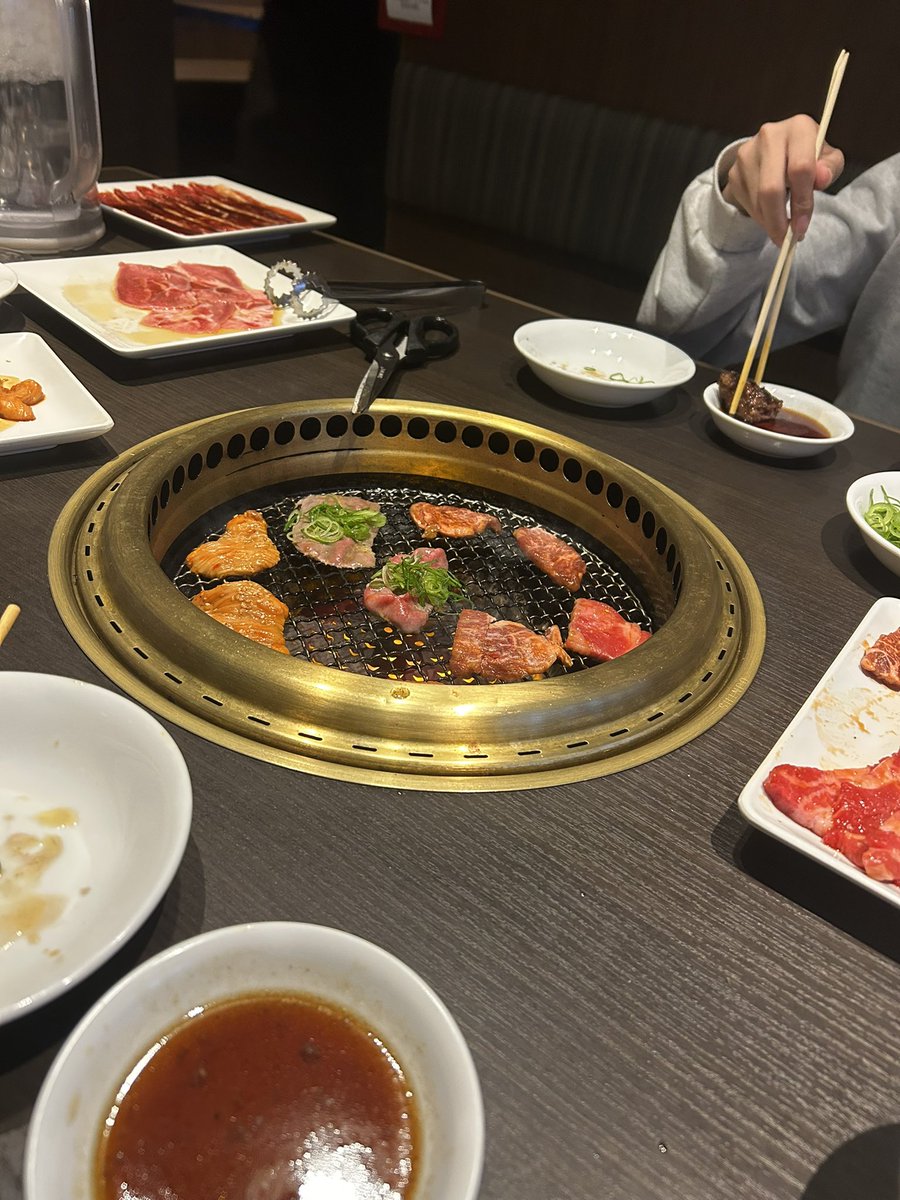 Account_k23's tweet photo. 仕事終わりの焼肉さいこー🍖！ https://t.co/j3ntNGUdVI