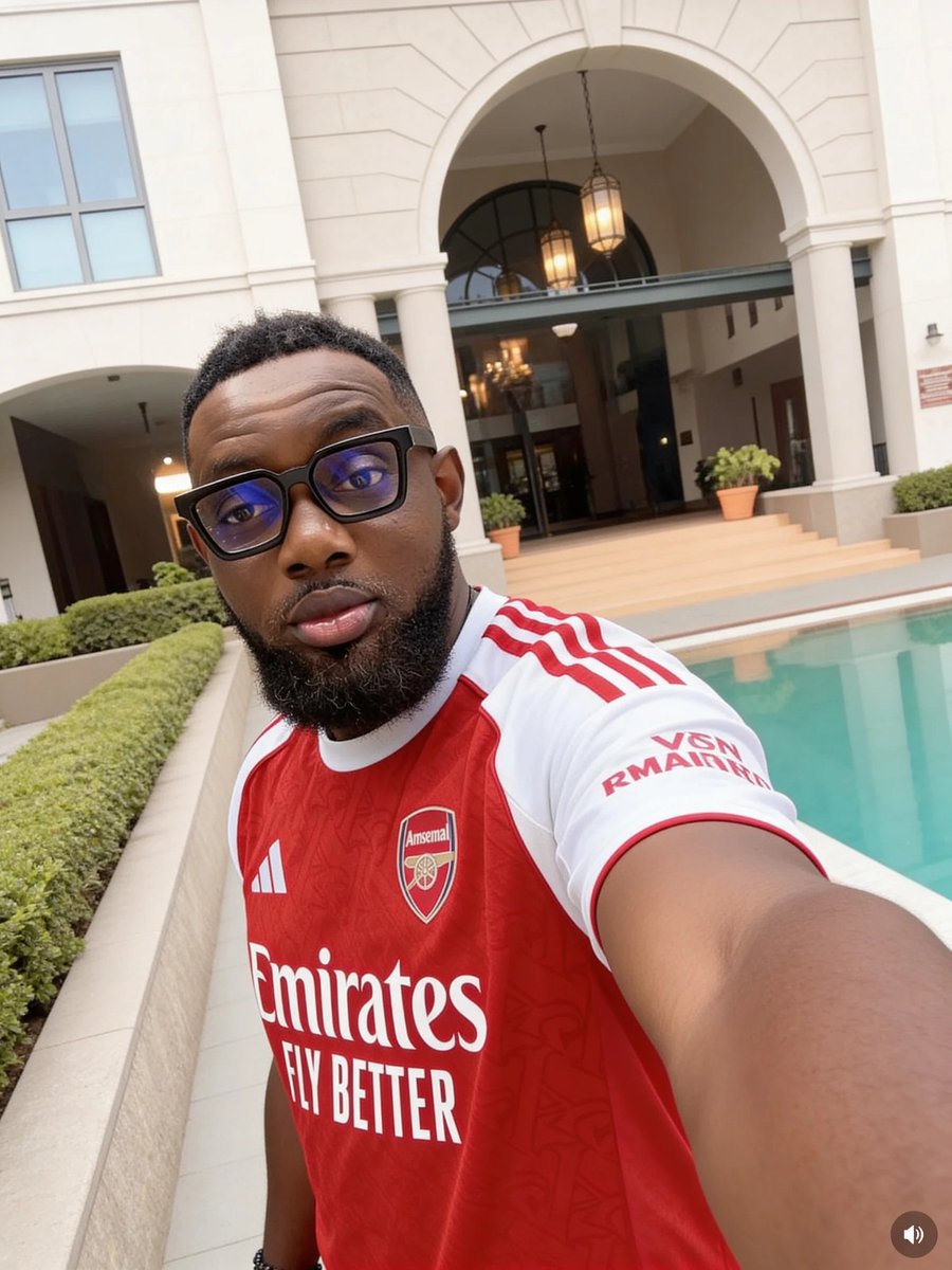 AY COMEDIAN tweet media