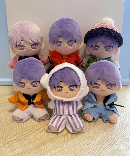purepurepearl's tweet photo. おすわりぬいとたっちぬいの集合写真出来ました～
実際は中のぬいは3体だけですが、お着替えは頑張って６種類ずつ作りました！
やっぱりポプコンマンの存在感がすごいw https://t.co/7epv6edKoF