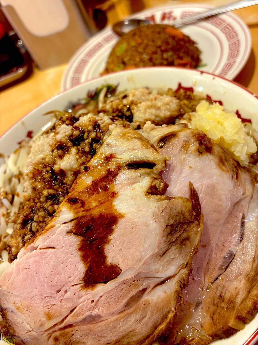 furu_17's tweet photo. 伍福軒 新宿西口店
スタミナラーメン黒ヤキメシ定食
ラーメンもヤキメシもパンチの効いた濃い味。最近の散歩前の一枚📷パパの相手をしてくれてありがとう😊また行こう🚲
ごちそうさまでした。
2026年 34杯目
#伍福軒 #新宿 #新宿西口 #ラーメン #ヤキメシ #チャーハン #お散歩 #笑顔 #家族の時間 https://t.co/3v6ag2MfcV