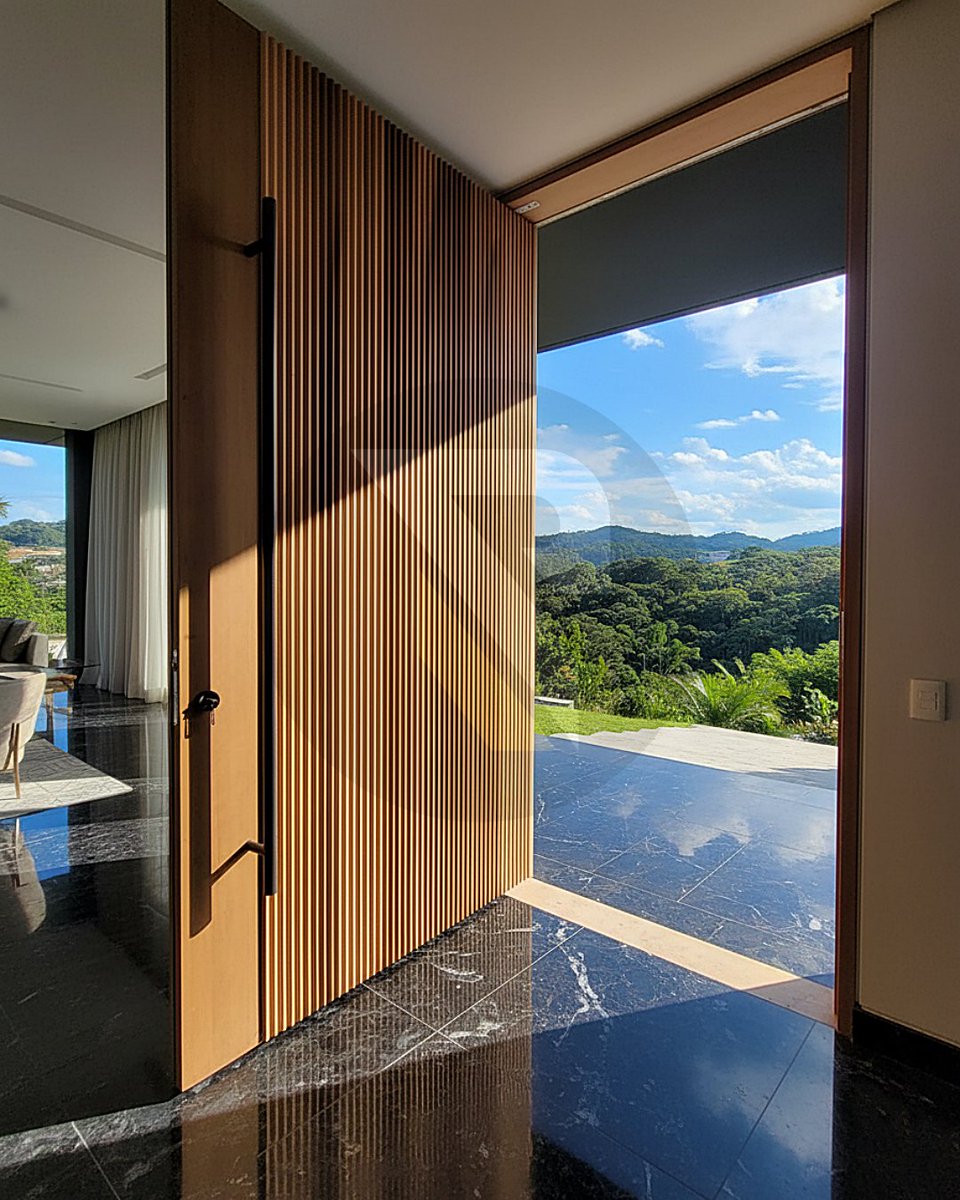 PortalmadE's tweet photo. As portas ripadas de madeira da Portalmad unem sofisticação, durabilidade e acabamento de alto padrão em projetos residenciais e comerciais.

Vendas para todo o Brasil e exterior.

Conheça: https://t.co/9LrZbPw51r

#esquadriasdemadeira #arquitetura #portademadeira https://t.co/cWbA68sW1c