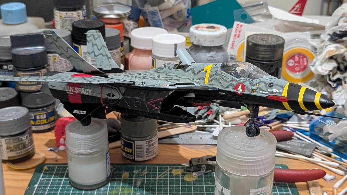 バルキリー改め「VF-0S Phönix JG300Gelb1 」完成しました、させました