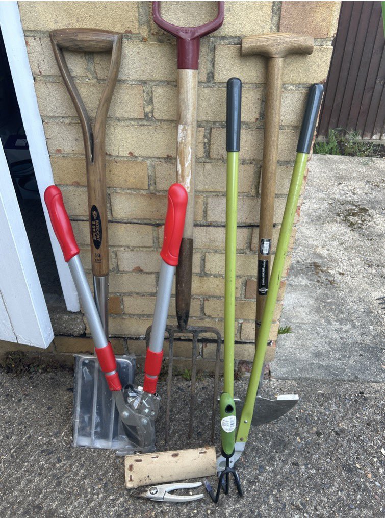 Esjpta's tweet photo. Some great donations so far please let us know if you have anything to donate🪏💚 https://t.co/ZRAqcEo6I7