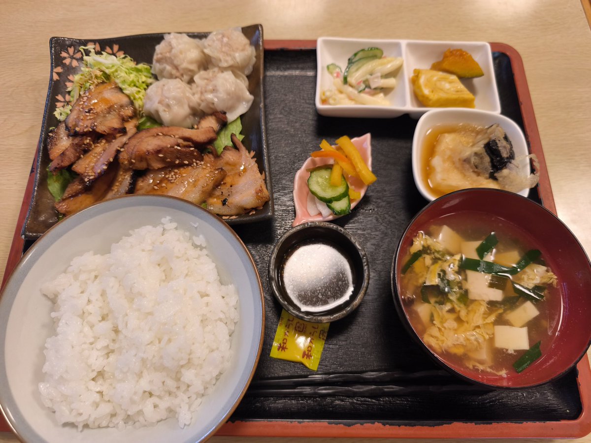 non_pinkdevil's tweet photo. その後は、この間、行けなかった #ニューかねこ さんで夜ご飯を食べました😋
こちらも、 #U字工事 さんの番組で紹介されていました🫶
ボリューム満点で食べ切れるか心配でしたが、時間を掛けながら、ゆっくり食べれました☺️
U字工事さんが座ったであろうテーブルもパシャリ📱
#栃木県鹿沼市 https://t.co/zEFVmpVZ9m