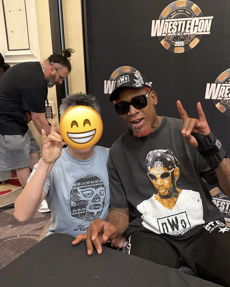 kazgearmania's tweet photo. Exactly 1 month ago, I went to #DennisRodman desk again this year, just like I did at #Wrestlecon last year🏀Congratulations on your induction into #WWEHOF2026✨ https://t.co/KzSTKkyh7Z