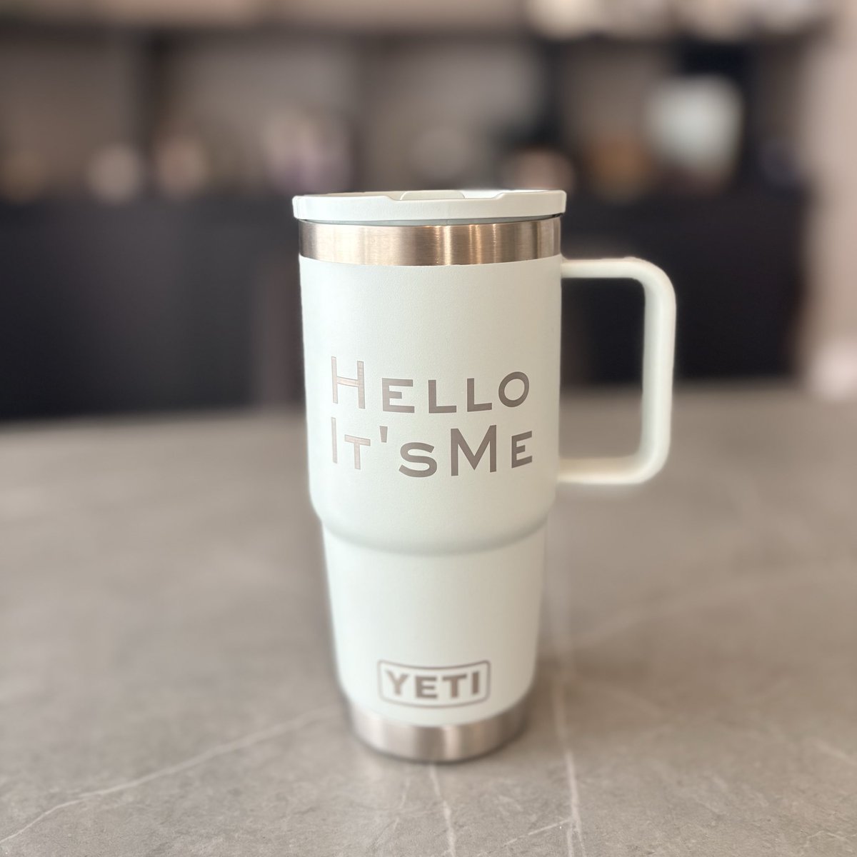Chie_Ring13's tweet photo. YETI🇺🇸で
文字入れして来てもらった✈️
"Hello,It's me"トラベルマグ♡
かわいっ
ライム🍋🟩みたいなカラーもいい💚
#YUKI
#helloitsme
#ハローイッツミー https://t.co/CHCGQmeA2V