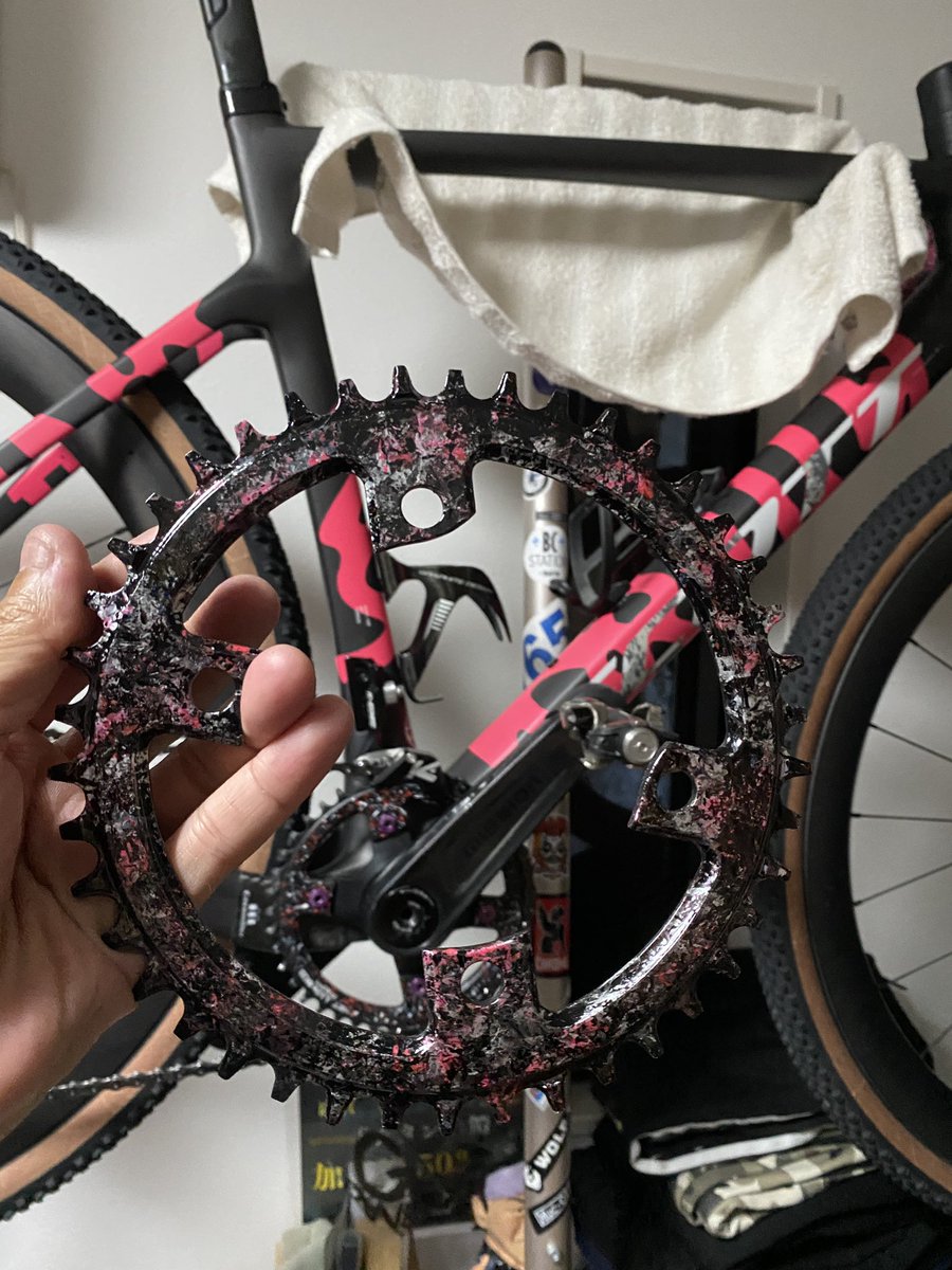 ラップ塗装版のADDICT GRAVEL用のチェーンリングもグロスで塗装した