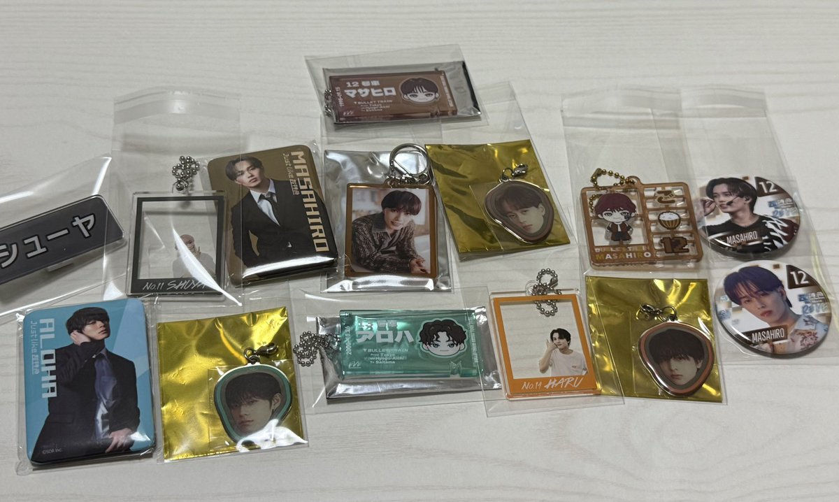 ms_tk__04's tweet photo. 超特急 ランダム アクキー キーホルダー 缶バッジ 名札 ペンライトアクセサリー 交換

【譲】 カイ リョウガ タクヤ ユーキ タカシ 
        シューヤ マサヒロ アロハ ハル

【求】タクヤ

8/8.11/25会場手渡しor郵送📮
お気軽にお声がけください🙇🏻‍♀️ https://t.co/f5ofYZgeeI