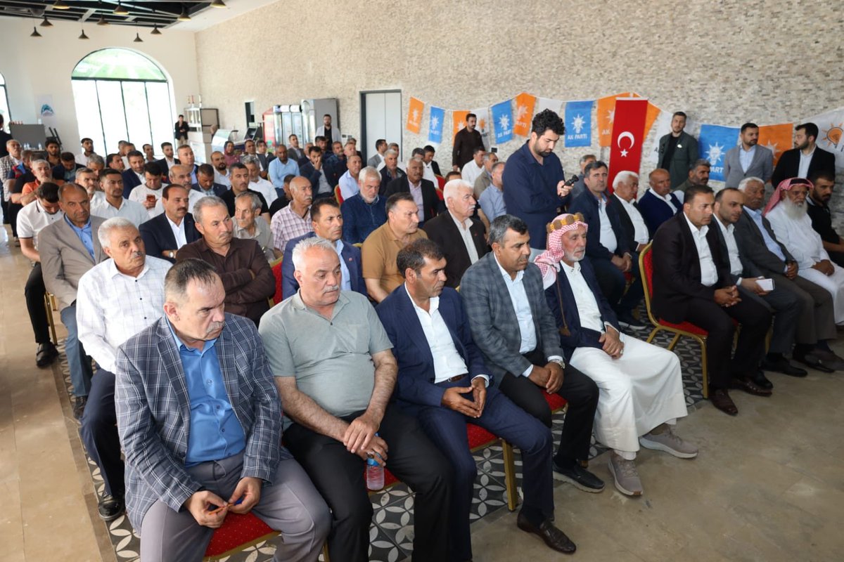 milhamigunbegi's tweet photo. Eyyübiye için hep birlikte, daha güçlü yarınlara! 

📍Eyyübiye Mahalle Başkanları Toplantısı 

AK Parti Genel Merkez Teşkilat Başkan Yardımcımız, Güneydoğu Anadolu Bölge Koordinatörümüz, Sivas Milletvekilimiz Sayın @hakanaksu058 ile birlikte Eyyübiye İlçe Başkanımız @ElgunSuleyman, Eyyübiye Belediye Başkanımız @mehmetkusnet, İlçe Koordinatörümüz @Serkankrmz63 ve Eyyübiye ilçemizdeki Mahalle Başkanlarımızla istişare ve değerlendirme toplantımızı gerçekleştirdik.

Mahalle başkanlarımızla gerçekleştirdiğimiz toplantıda; mahallelerimizdeki son durumu, yapılan çalışmaları, hemşehrilerimizin talepleri ve beklentilerini dinledik, değerlendirmelerde bulunduk. Birlik ve beraberlik içerisinde önümüzdeki döneme ilişkin yol haritamız üzerine istişarelerde bulunduk.

Cumhurbaşkanımız Sayın Recep Tayyip Erdoğan'ın güçlü, kararlı ve vizyoner liderliğinde partimizin yapı taşını oluşturan mahalle başkanlarımızla ve teşkilatlarımızla birlikte Türkiye Yüzyılı hedeflerine doğru omuz omuza yürümeye devam ediyoruz.

#SevdamızŞanlıurfa 
@RTErdogan
@abuyukgumus @Hayati_Yazici @efkanala @mustafaelitas @acarfaruka @mustafademir @farukaytek @SalihAldeniz5