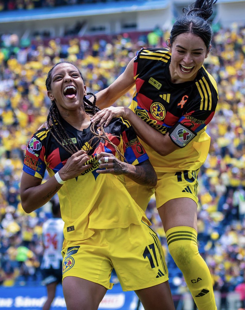 futdasminass's tweet photo. CAMPEÃS 🏆🏆🏆

O América do México venceu o Monterrey por 3x0 (3x1 no agregado) e conquistou a liga nacional. 

As brasileiras Isa Haas e Geyse defendem a equipe mexicana e jogaram no último jogo da temporada. Inclusive, a atacante fez um dos gols na partida.

📸 América / Divulgação