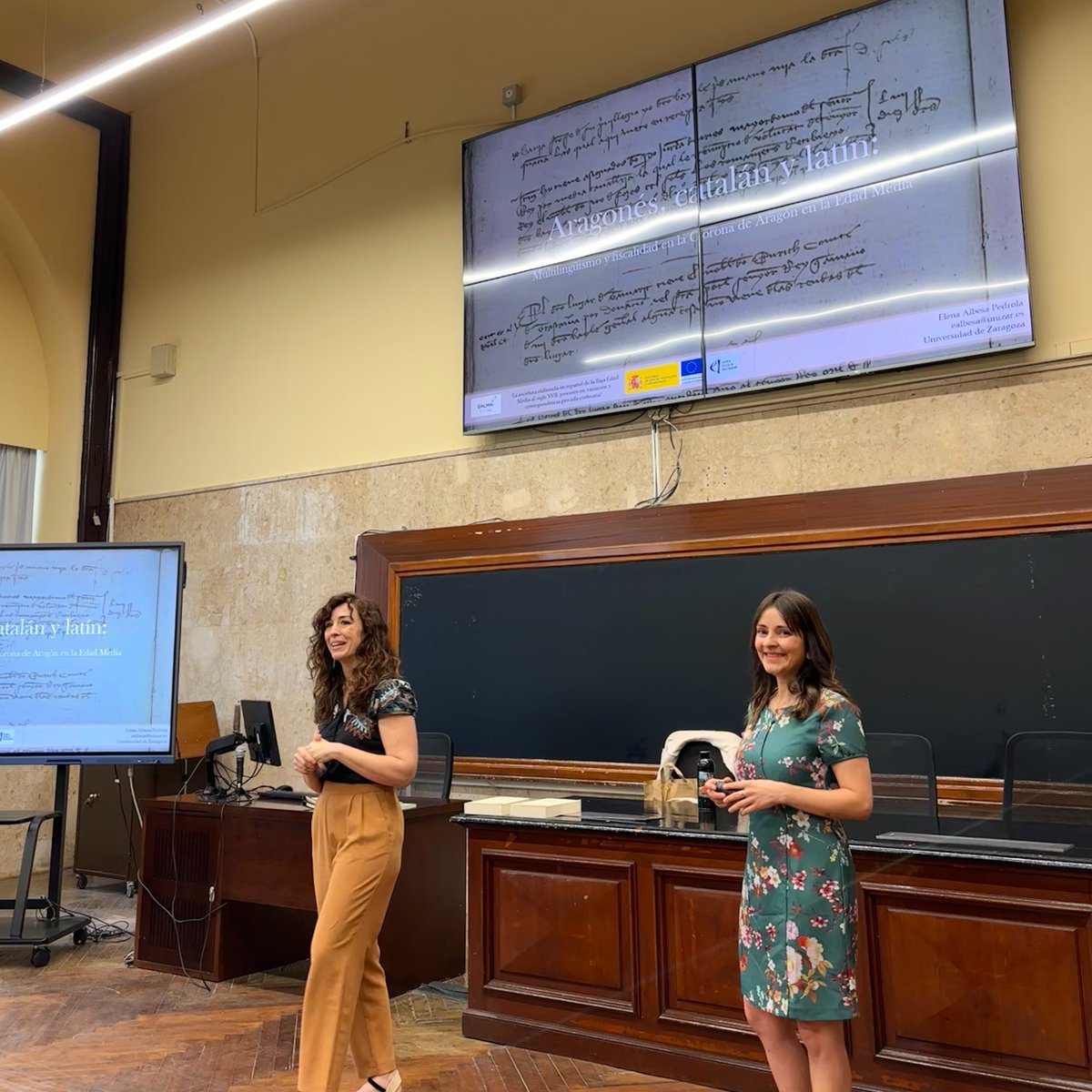 Historia152's tweet photo. Aquí van las imágenes del Seminario Historia15 del viernes, en el que aprendimos con la profesora Elena Albesa sobre la Corona de Aragón en el siglo XIV, los libros de cuentas y la convivencia del latín, el aragonés y el catalán como parte del multilingüismo del mundo medieval. https://t.co/XArkCvo66o