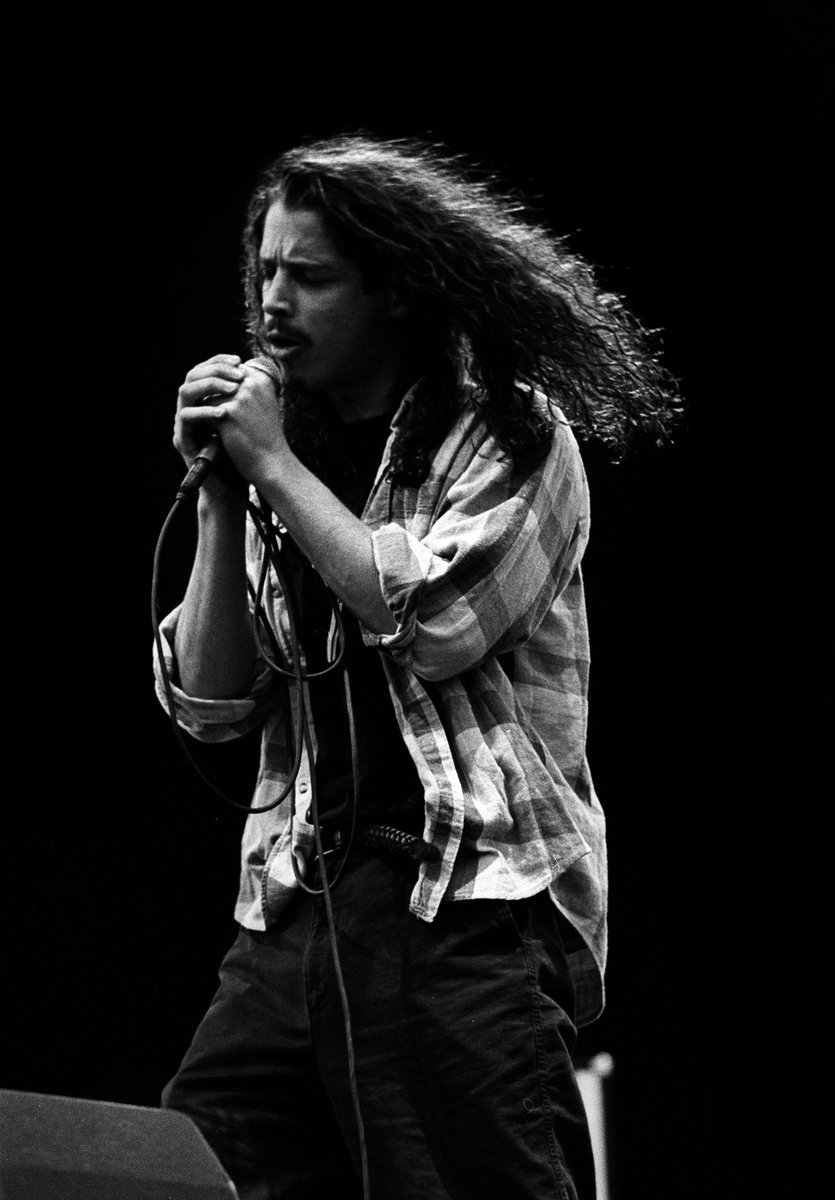 TheDuckLR's tweet photo. 'No One Sings Like You Anymore'
Remembering the legendary musician, singer-songwriter and solo artist #ChrisCornell who we sadly lost 9 years ago today 🙏 
You will never be forgotten! 🕯
#Soundgarden #TempleOfTheDog #Audioslave #RestInPeace https://t.co/3vUgdZxyvJ
