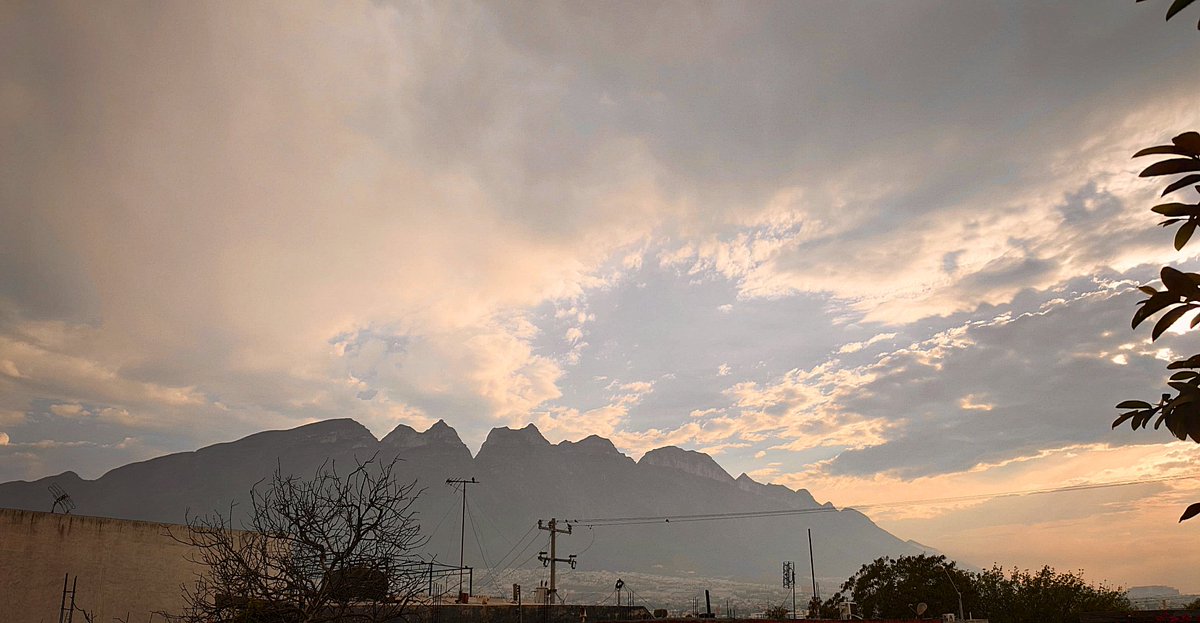 AlmaSaucedo18's tweet photo. #BendecidoLunes desde Monterrey 
🌥️

"18. No nos fijamos en lo visible, sino en lo invisible, ya que lo que se ve es pasajero, mientras que lo que no se ve es eterno".

2 Corintios 4🙏🏽 https://t.co/pbNo6VzKLb