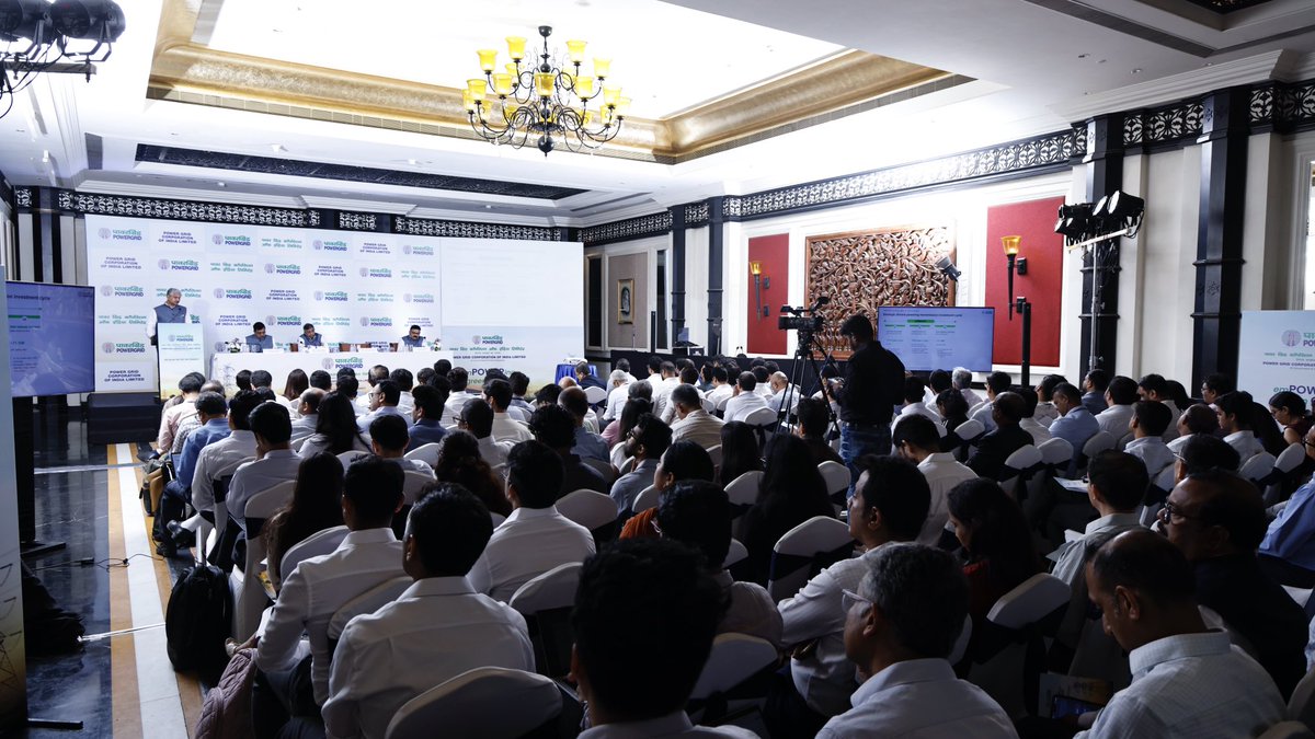 pgcilindia's tweet photo. Sh. Vamsi Rama Mohan Burra, CMD POWERGRID in presence of Sh. G. Ravisankar, Director (Finance), Dr. Yatindra Dwivedi, Director (Personnel), Sh. Naveen Srivastava, Director (Operations), and senior officials interacted with Analysts in Mumbai. https://t.co/dmk85ePCqQ