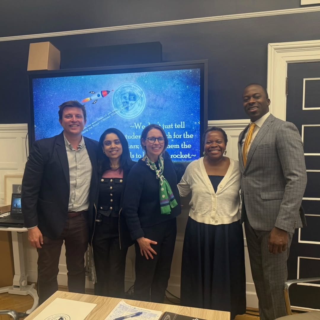 HARTs_HS's tweet photo. We had President/CEO Parton, of the country's most successful Career Apprenticeship organization, along with Office of Pathways, visit to see HART students being prepared for their career pathways. Our students showed passion and HART! #careerwise https://t.co/xaaOUj9BPR