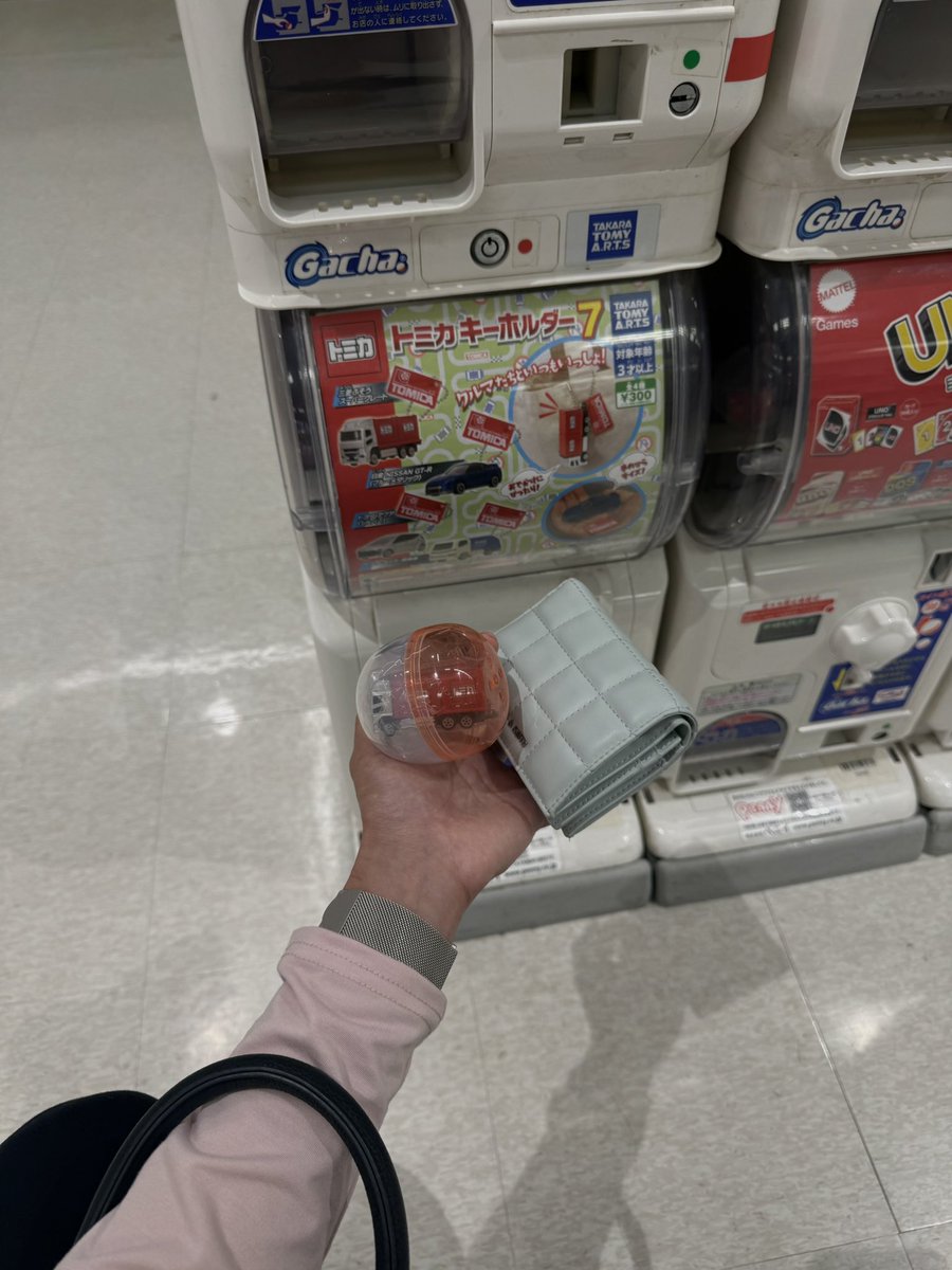 _cpndrop's tweet photo. 同棲の準備で忙しいけど5月もしっかり車活🏎️

シール帳に小林利徠斗くん付けました https://t.co/DTWuIBJOfF