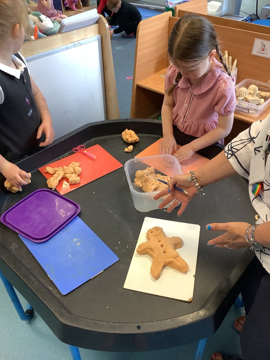 RECEPTIONOPS's tweet photo. What a great start to our week in #reception this week we are reading ‘The Gingerbread Man’ During the afternoon, children have painted pictures of the gingerbread man using colour mixing, made play dough gingerbread men and even drawn some fantastic pictures of him too. https://t.co/61fcG6tDcl