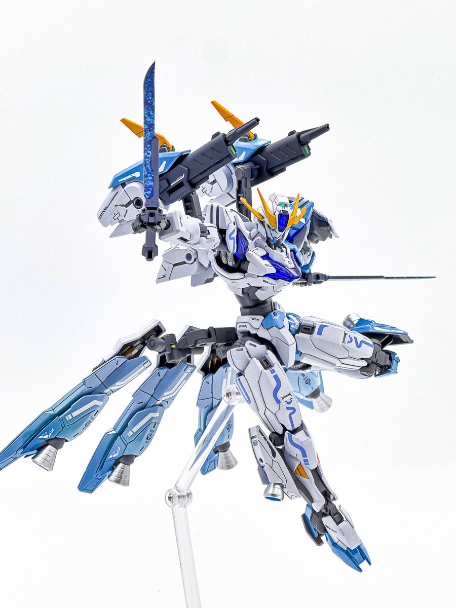 TTTTself's tweet photo. 武装④ジンライ
2振り装備された導雷ブレード型ガンビット
放電により斬撃に電撃破壊効果を付与する。 https://t.co/KtqVNFfJnW