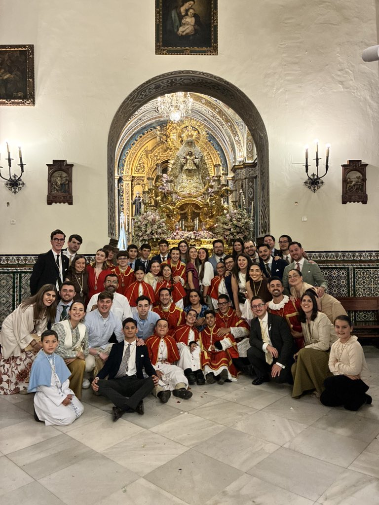 GJDulce's tweet photo. 🔴 #PROCESIÓN DE LA SANTÍSIMA VIRGEN 

Han pasado tan solo dos días desde que ha finalizado la gloriosa procesión de nuestra Madre del Dulce Nombre. Esta es la grandiosa juventud que contemplamos, que orgullo más grande ser de ella. 

¡Todo por ella!

#Charitas #gjdulcenombre https://t.co/6uw6x8Aytq