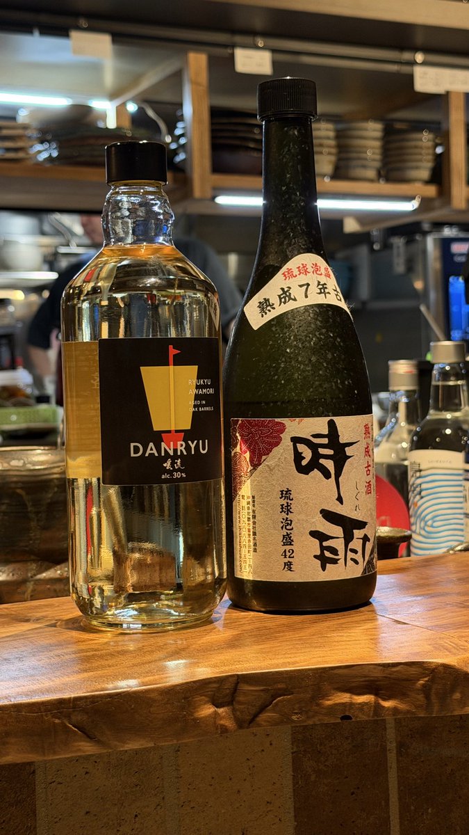 dragon_negi's tweet photo. 沖縄楽しいなー美味しいなー
泡盛古酒色々飲み比べ https://t.co/qH4QesaECf