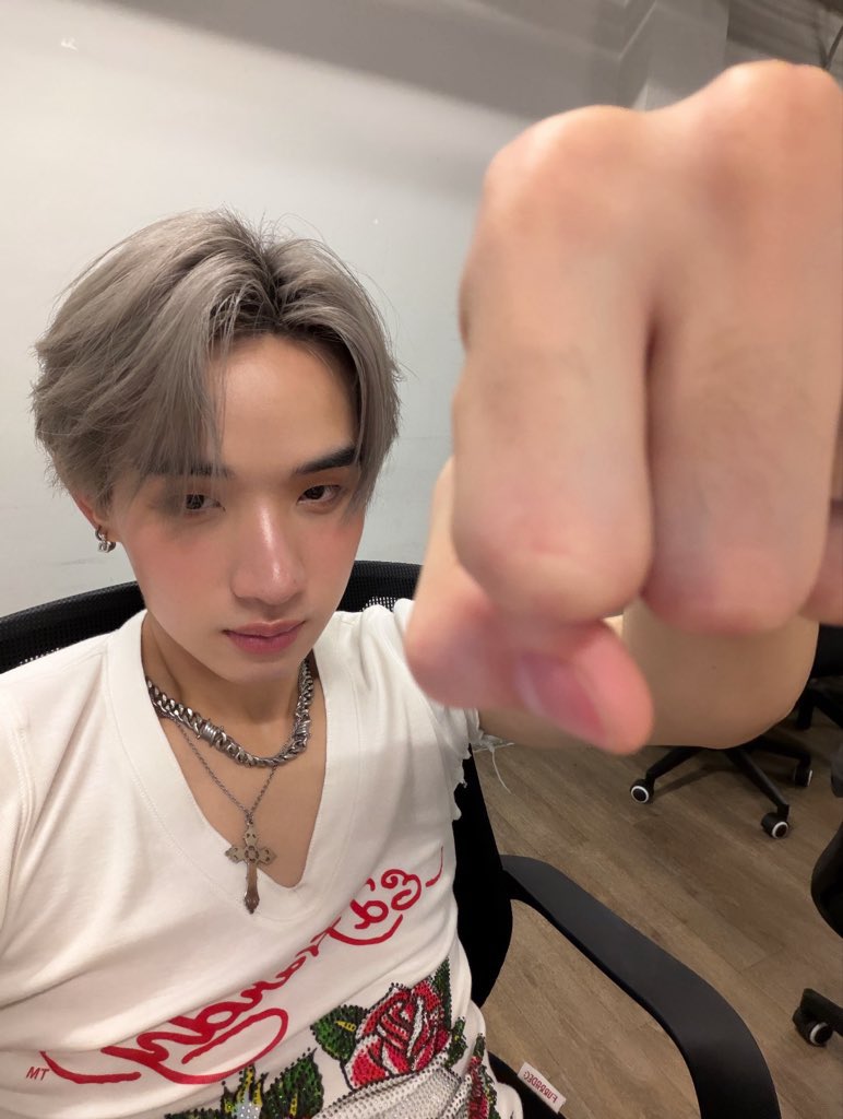 kwsrkk's tweet photo. มือ                                     ฝีมือ https://t.co/vypWURpkE5