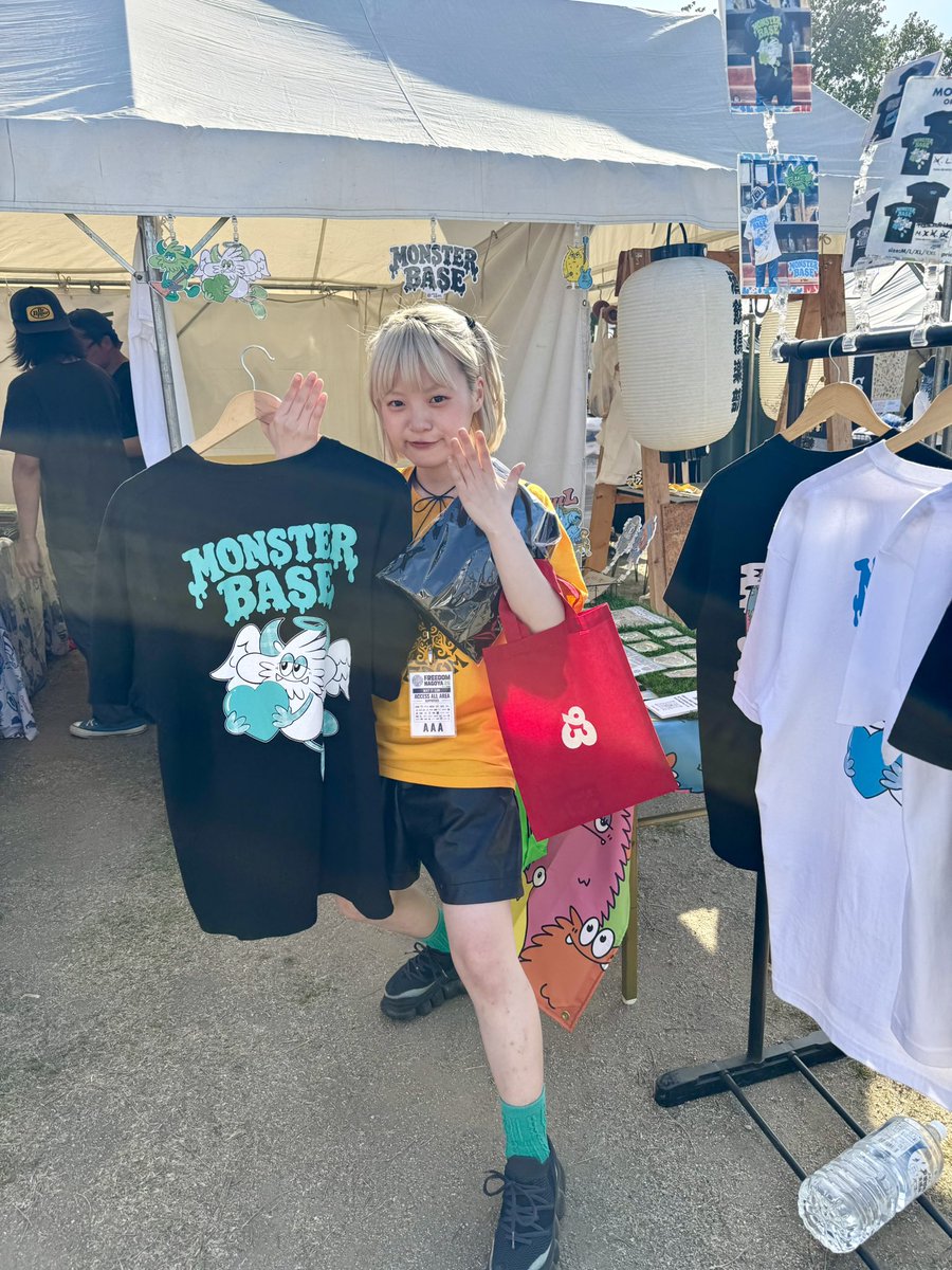 TOM_ThreeM's tweet photo. カライドスコープのニイナちゃんがブースへ遊びに来てくれたよ❤️‍🔥

ちゃんとロック・リーポーズ頂きました🍥 https://t.co/90EVUSoufA